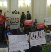 Estudantes ocupam plenário da ALE e fazem manifestação contra o ?Escola Livre?