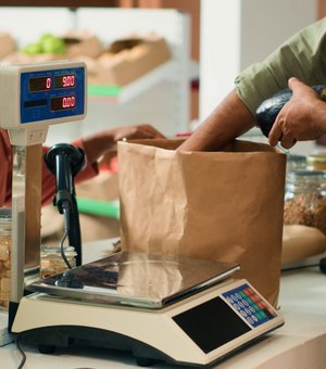 IBGE revela que empresas em Alagoas pagam menor salário do país