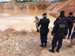 Adolescente mata irmã, tira bebê da barriga dela e afoga outra criança