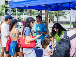 Projeto Corais de Alagoas realiza ação de conscientização ambiental na Orla de Ponta Verde