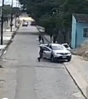 [Vídeo] Homem escapa de tentativa de homicídio ao lado de igreja evangélica, em Maceió