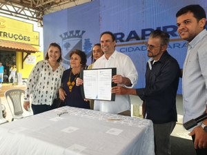 [Vídeo] Luciano Barbosa assina ordem de serviço de estrada que liga o Cavaco às comunidades Breu e Canaã