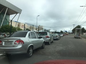[Vídeo] Primeiro dia de vacinação dos idosos a partir de 68 anos é marcado por grande movimentação, em Arapiraca