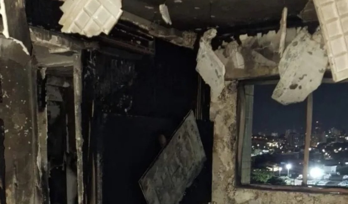 Imagem mostra como ficou apartamento após ser consumido pelo fogo no Trapiche; veja