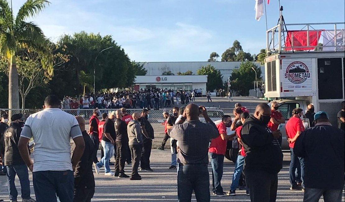 Funcionários da LG recusam proposta de indenização e iniciam greve na fábrica em Taubaté