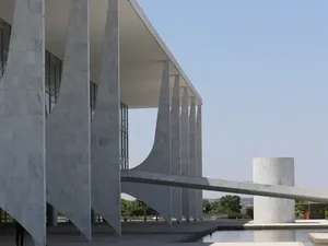 Bolsonaro gastou menos que Lula e Dilma com cartão corporativo: compare gastos de cada presidente