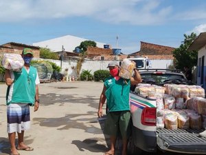 Projeto Carroceiro Legal entregou mais de mil cestas básicas em um ano