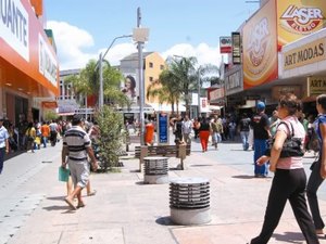 Greve de ônibus prejudica passageiros e afeta vendas no comércio de Maceió