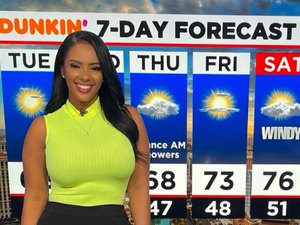 Jornalista deverá pagar R$ 5 mil após ser encontrada nua em carro