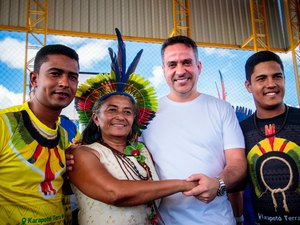 Paulo Dantas entrega nova escola na comunidade indígena Karapotó, em São Sebastião