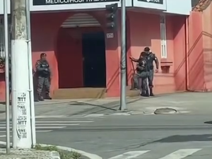 Trote sobre assalto com reféns mobiliza Polícia Militar na Avenida Moreira e Silva