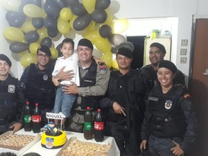 “Eles são anjos maravilhosos” afirma mãe de criança que teve festa surpresa organizada por policiais