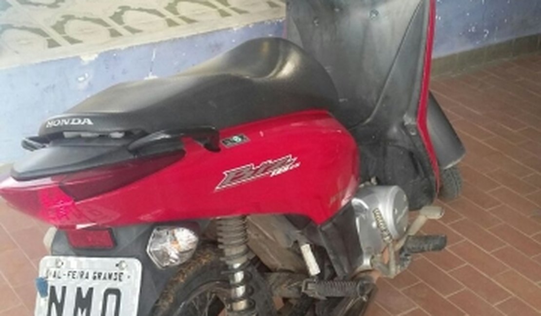 Polícia prende homens que observavam corpo no Lago da Perucaba com moto roubada