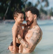 Ao lado do filho, Fred Bruno passa a virada do ano em Japaratinga