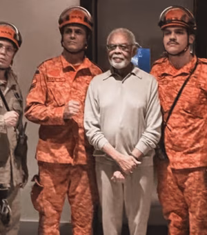 Gilberto Gil fica preso em elevador e é resgatado por equipe de bombeiros