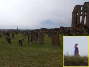 Mulher tira foto perto de cemitério e se assusta com suposto fantasma