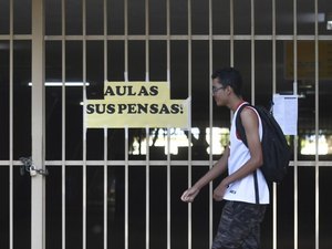 Para 76% dos brasileiros, escolas deveriam continuar fechadas