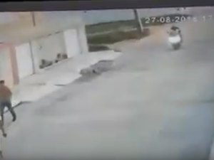 [Vídeo] Dupla tentar roubar carro e ação é frustada por bloqueador de veículo em Marechal