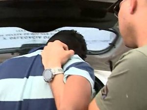 Jovem é preso por jogar ex-namorada de 16 anos de ponte após fim