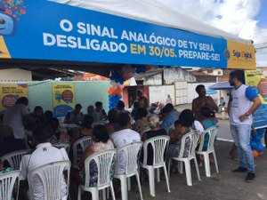 CRAS realizam atendimento à população sobre desligamento do sinal analógico de TV