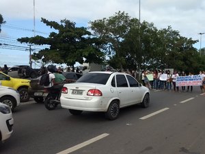 Familiares de reeducandos realizam protesto na frente do Sistema Prisional