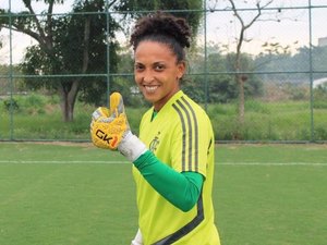 Goleira do Flamengo aprimora hobby e desenha super-heróis durante pandemia