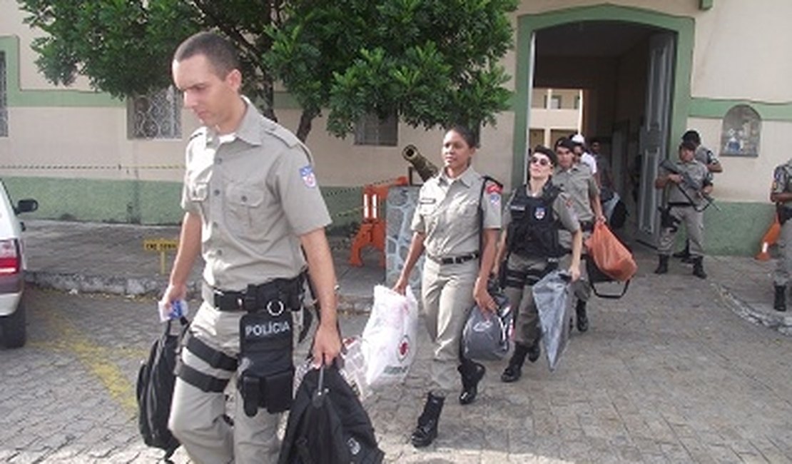 Tropas da PM embarcam para o interior neste sábado