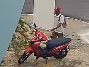 Homem furta motocicleta em plena luz no dia no bairro Poço