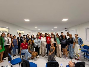 Teca Nelma defende mais mulheres nos espaços de poder durante debate na Uneal em Arapiraca