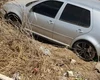 Motorista invade terreno após ser fechado por caminhão na AL-220, em Arapiraca