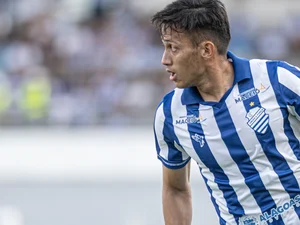 Meio-campista Brayann não vai participar da partida contra o Tombense, afirma CSA