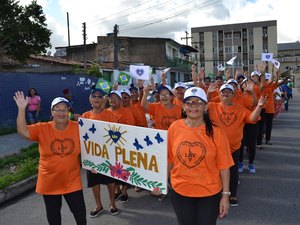 Crianças, adolescentes, idosos e famílias amparadas pela LBV promovem Desfile Cívico na parte alta de Maceió