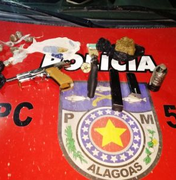 Polícia prende trio com armas de fogo, 165 pedras de crack e granada caseira
