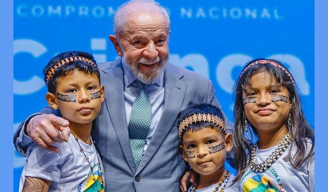 Lula entrega prêmio por compromisso com alfabetização a Palmeira dos Índios