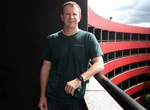 Cofundador do WhatsApp sugere que usuários deletem Facebook