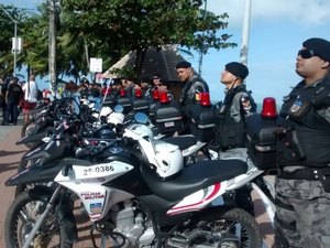 PM participa de operação integrada na área de lazer da Ponta Verde neste domingo