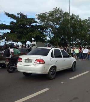 Familiares de reeducandos realizam protesto na frente do Sistema Prisional