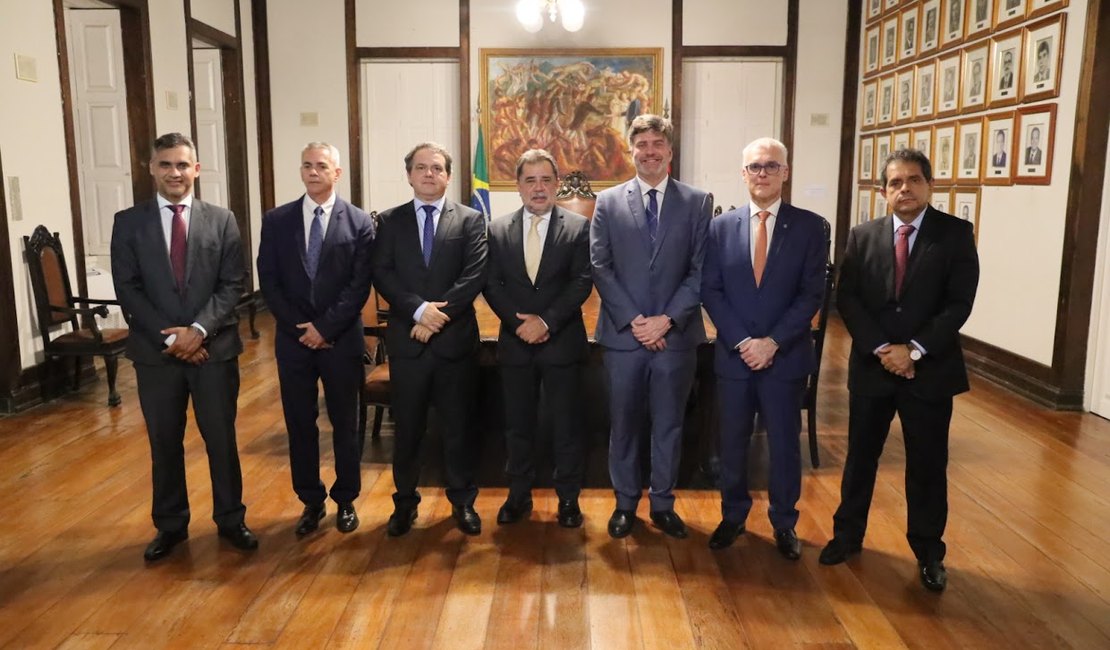 Procurador-geral do MPAL celebra recondução com missa e visita ao museu
