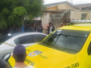 Jovem de 24 anos é assassinado a tiros dentro de veículo, em Palmeira