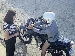 Assaltante é flagrado roubando mulher em rua do cojunto Salvador Lyra