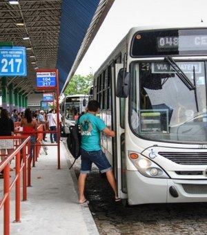 Ônibus circulam normalmente nesta segunda-feira em Maceió