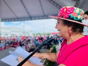 Tereza Nelma participa da entrega do instituto de prevenção e tratamento de câncer, em Arapiraca