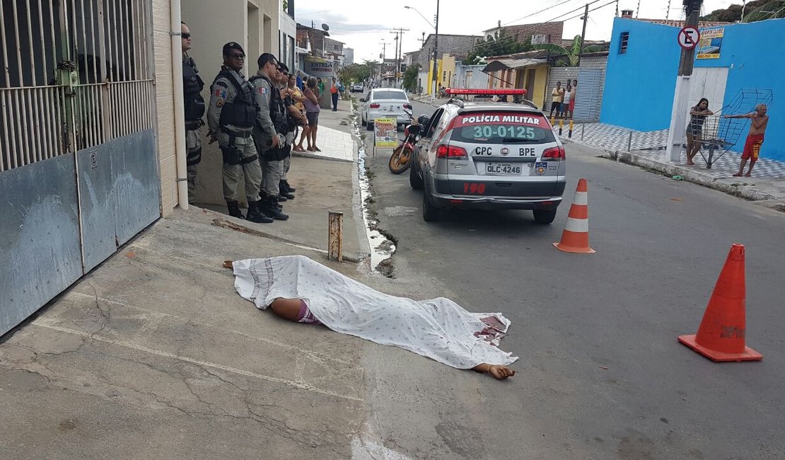 Violência: atentado à bala termina com ex-reeducando morto e jovem ferido