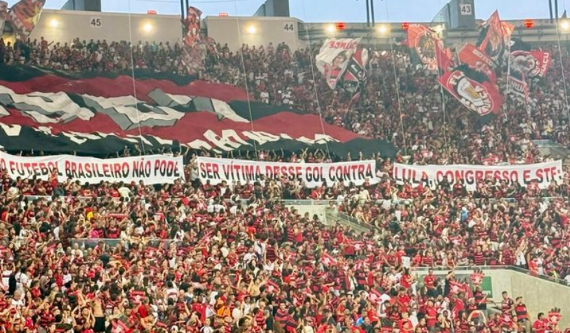 Torcida do Flamengo protesta contra Lula e contra escala 6X1