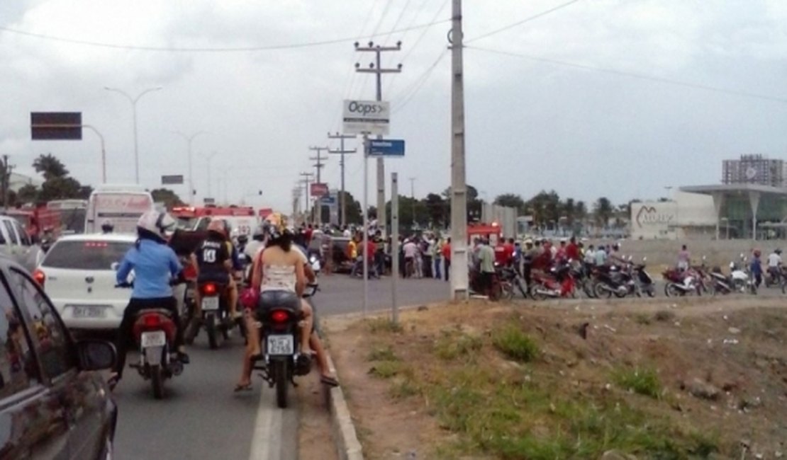 SMTT conserta semáforo e DER afirma que vai implantar redutores de velocidade