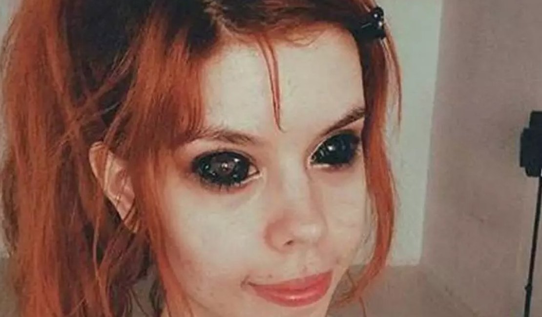 Mulher de 25 anos fica cega após tentar tatuar os olhos de preto