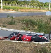 Parentes do jovem que morreu em acidente na AL-220 em Arapiraca tentam encontrar moto da vítima