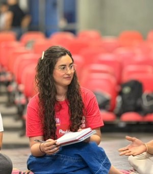 Teca Nelma percorre grêmios estudantis para ouvir a juventude de Alagoas