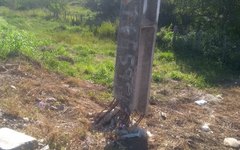 Poste danificado no povoado Barra Grande, Maragogi