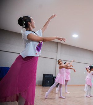 Arapiraca comemora os 15 anos de Escola de Artes e Museu Zezito Guedes com aula aberta e exposição